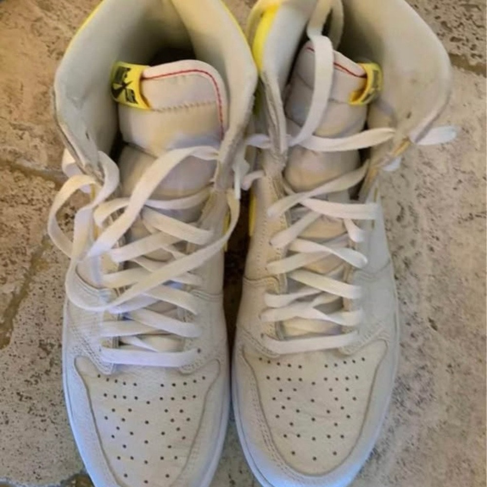 Jordan Sneakers with White and Green InsoleJordan first class sneakers